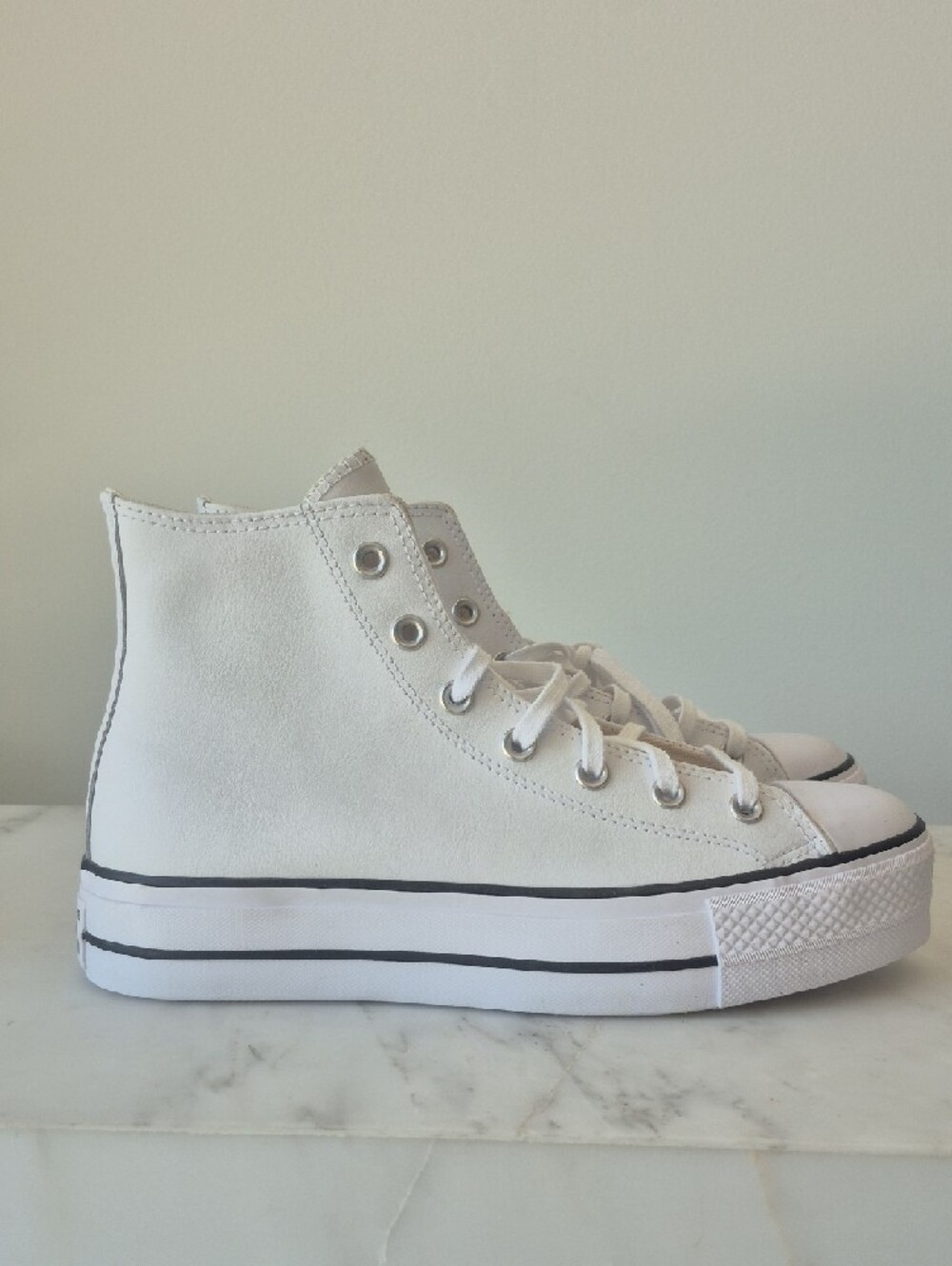 Converse White High-Top LEATHER Platform Sneakers. Size 10 - Picture 3 of 7